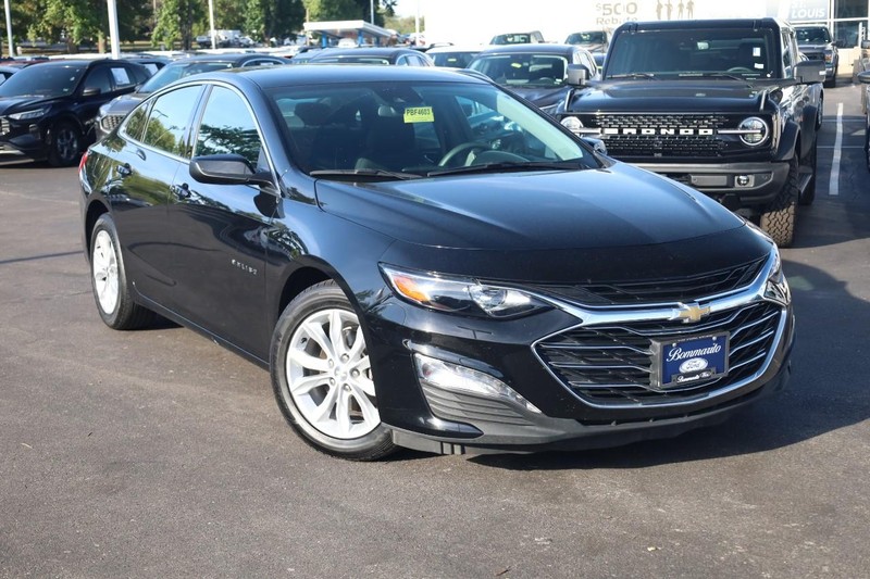 Chevrolet Malibu Vehicle Image 02