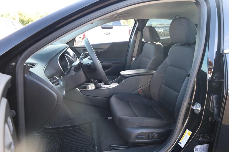 Chevrolet Malibu Vehicle Image 08