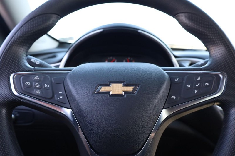 Chevrolet Malibu Vehicle Image 09