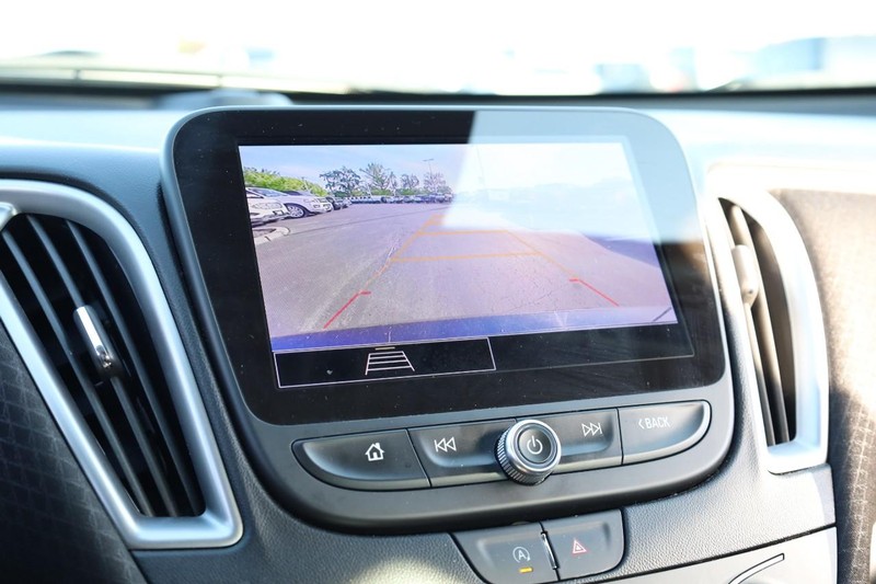 Chevrolet Malibu Vehicle Image 12