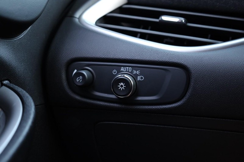 Chevrolet Malibu Vehicle Image 18