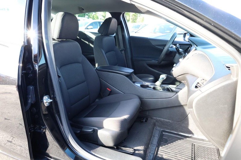 Chevrolet Malibu Vehicle Image 22