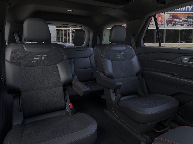 Ford Explorer Vehicle Full-screen Gallery Image 11