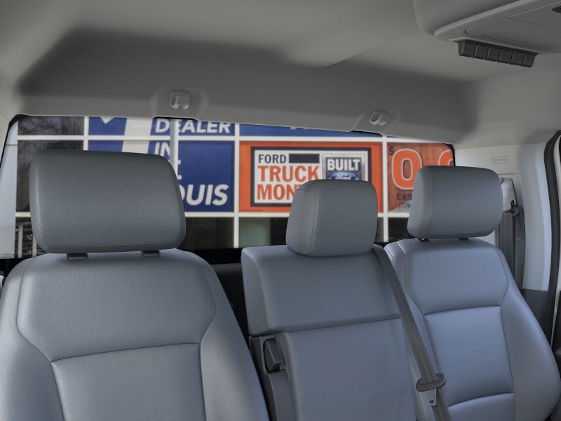 Ford Super Duty F-250 SRW Vehicle Full-screen Gallery Image 22