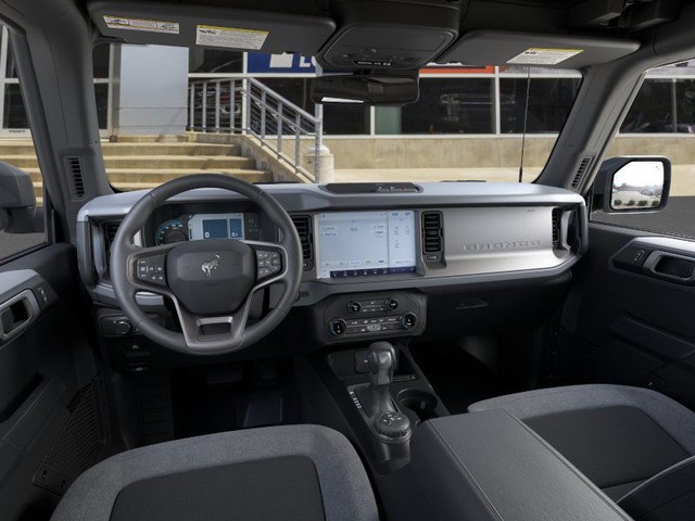 Ford Bronco Vehicle Full-screen Gallery Image 9