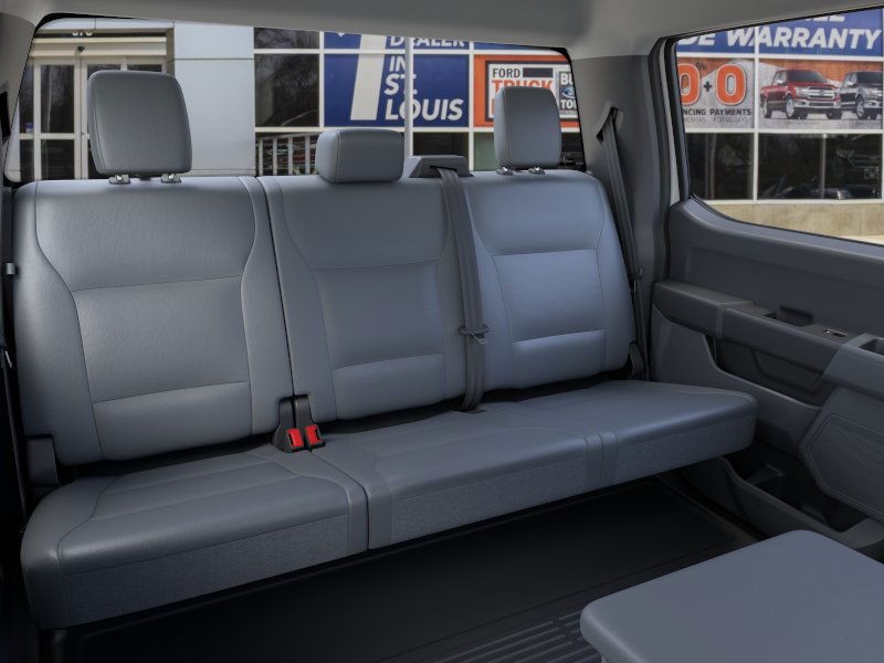 Ford Super Duty F-350 DRW Vehicle Full-screen Gallery Image 11