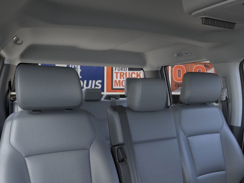 Ford Super Duty F-350 DRW Vehicle Full-screen Gallery Image 22