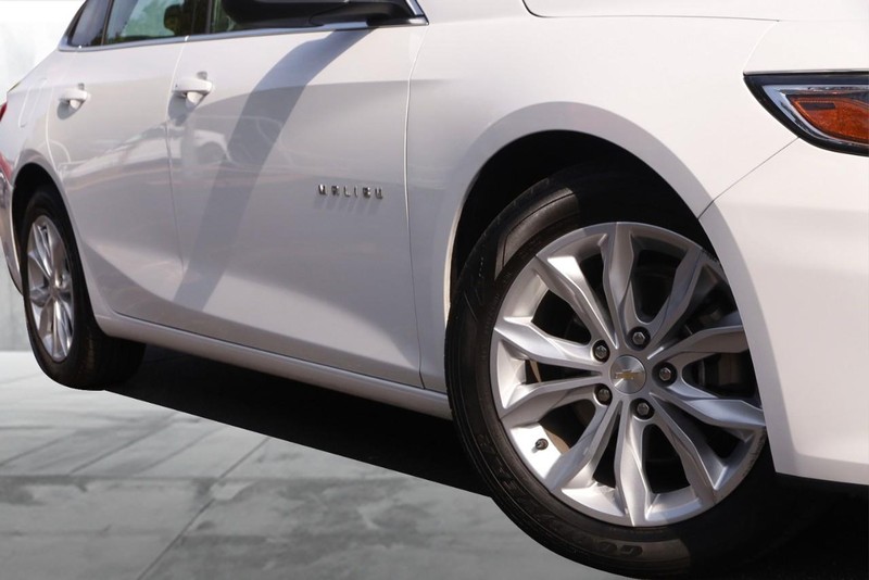 Chevrolet Malibu Vehicle Image 03