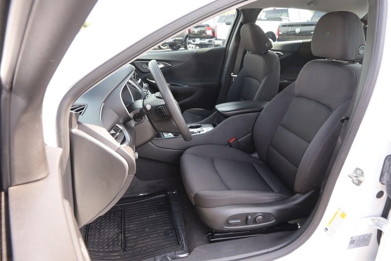 Chevrolet Malibu Vehicle Image 08