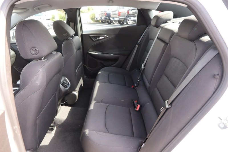 Chevrolet Malibu Vehicle Image 09