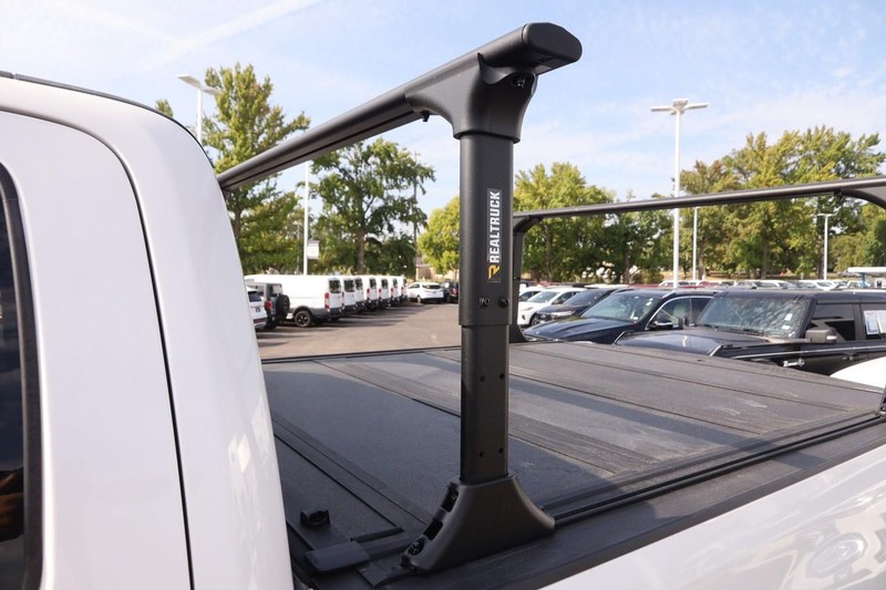 Ford Super Duty F-350 SRW Vehicle Image 09