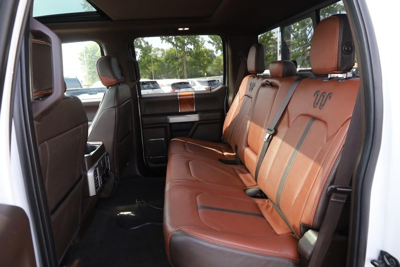 Ford Super Duty F-350 SRW Vehicle Image 12