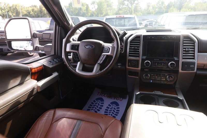 Ford Super Duty F-350 SRW Vehicle Image 24