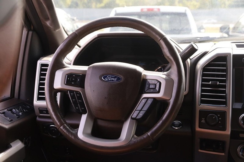 Ford Super Duty F-350 SRW Vehicle Image 25