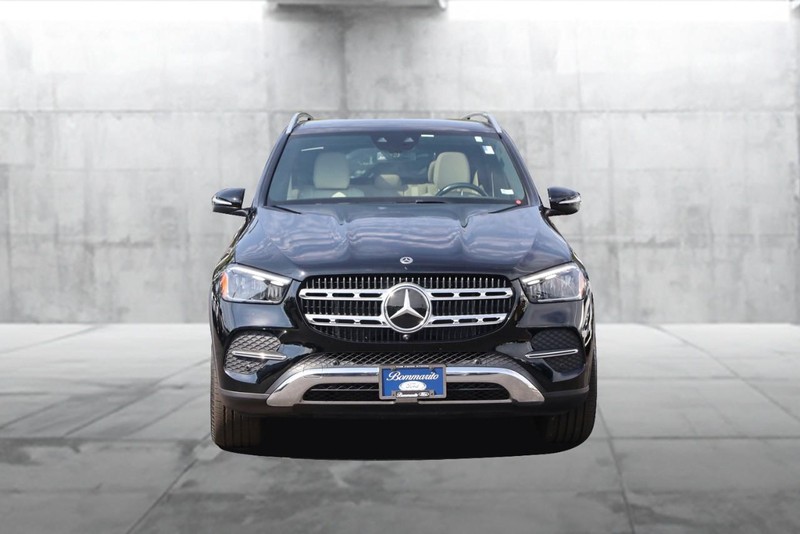 Mercedes-Benz GLE Vehicle Full-screen Gallery Image 4