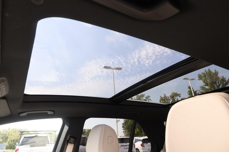 Mercedes-Benz GLE Vehicle Full-screen Gallery Image 9