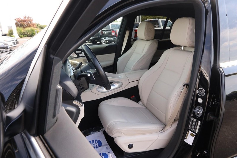 Mercedes-Benz GLE Vehicle Full-screen Gallery Image 10