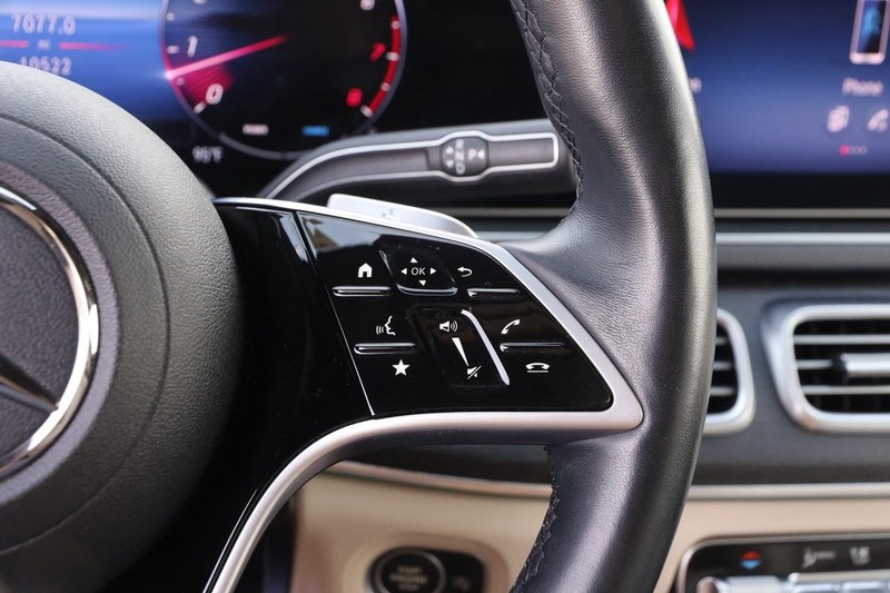 Mercedes-Benz GLE Vehicle Full-screen Gallery Image 14