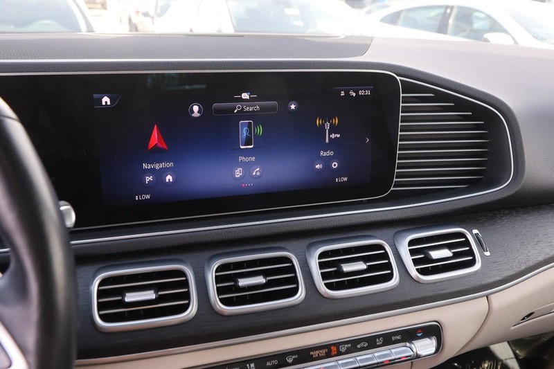 Mercedes-Benz GLE Vehicle Full-screen Gallery Image 17