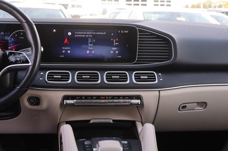 Mercedes-Benz GLE Vehicle Full-screen Gallery Image 26