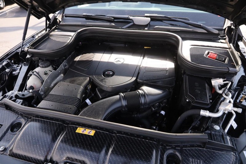 Mercedes-Benz GLE Vehicle Full-screen Gallery Image 29