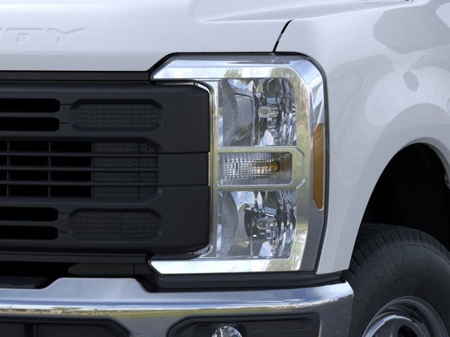Ford Super Duty F-250 SRW Vehicle Image 18