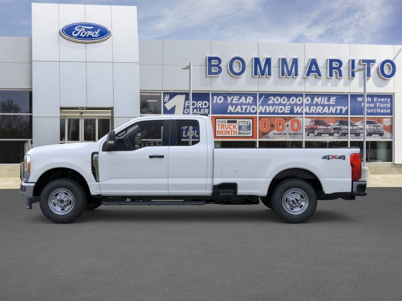 Ford Super Duty F-250 SRW Vehicle Full-screen Gallery Image 3