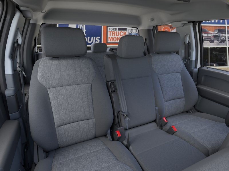 Ford Super Duty F-250 SRW Vehicle Full-screen Gallery Image 10