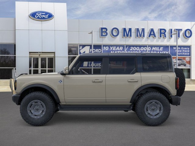 Ford Bronco Vehicle Full-screen Gallery Image 3
