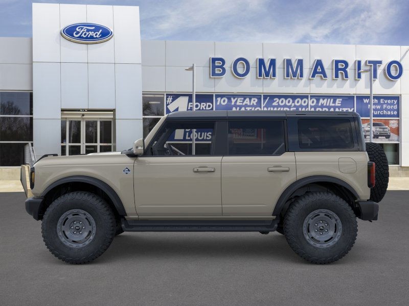 Ford Bronco Vehicle Full-screen Gallery Image 3