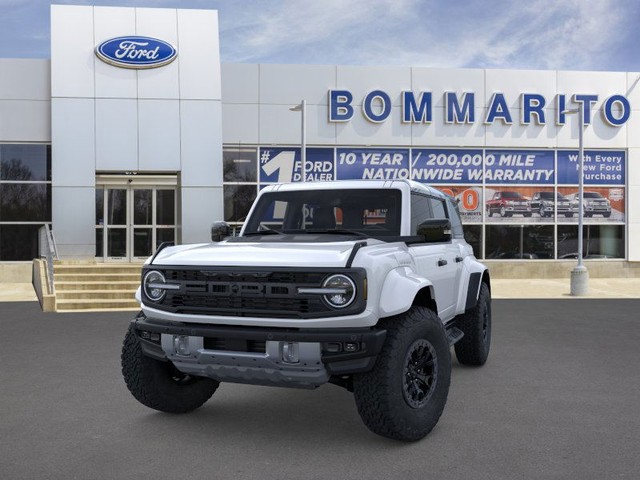 Ford Bronco Vehicle Full-screen Gallery Image 2