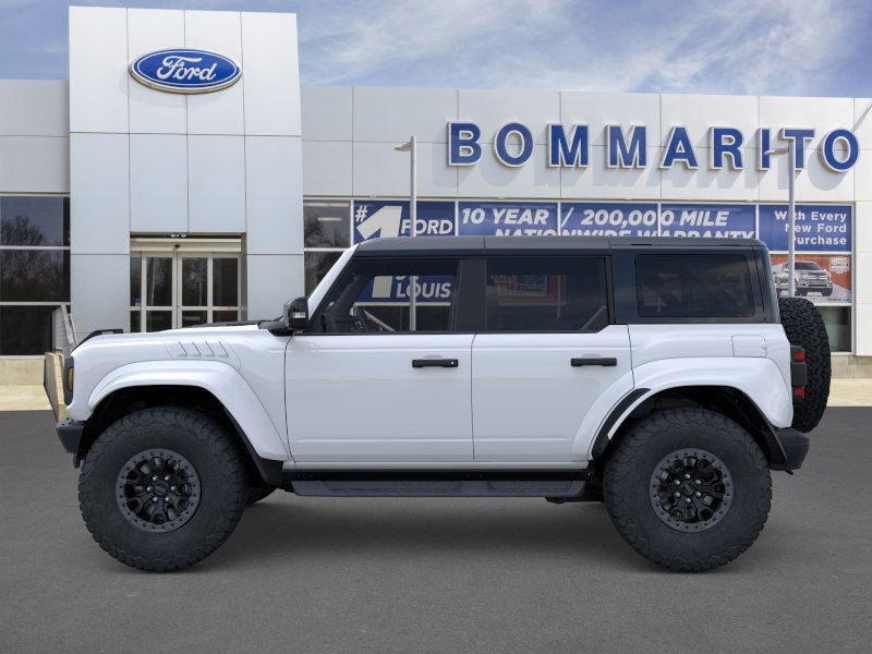 Ford Bronco Vehicle Full-screen Gallery Image 3