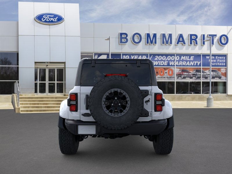 Ford Bronco Vehicle Full-screen Gallery Image 5