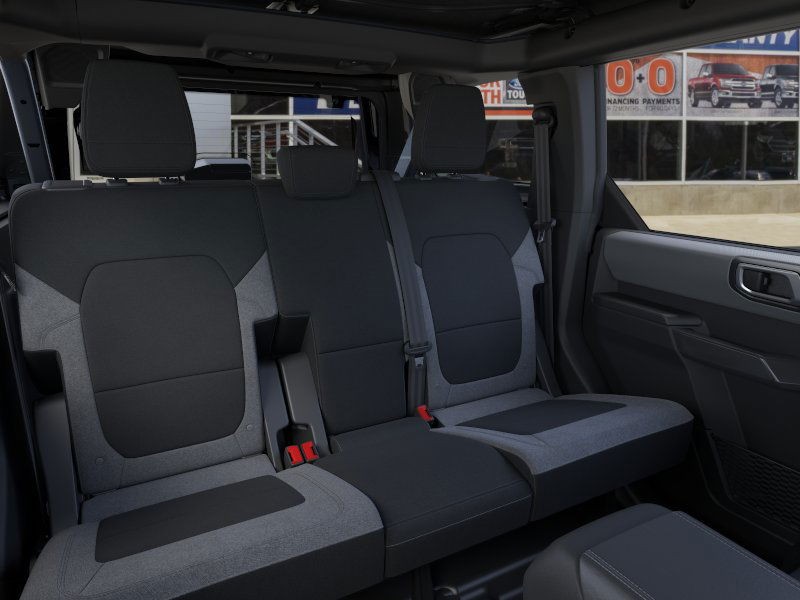 Ford Bronco Vehicle Full-screen Gallery Image 11