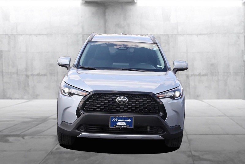 Toyota Corolla Cross Vehicle Image 04