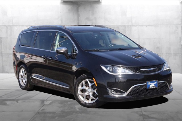 Chrysler Pacifica Vehicle Image 02