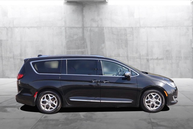 Chrysler Pacifica Vehicle Image 05