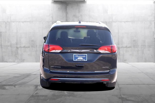 Chrysler Pacifica Vehicle Image 06