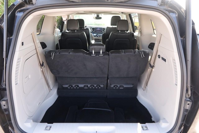 Chrysler Pacifica Vehicle Image 07