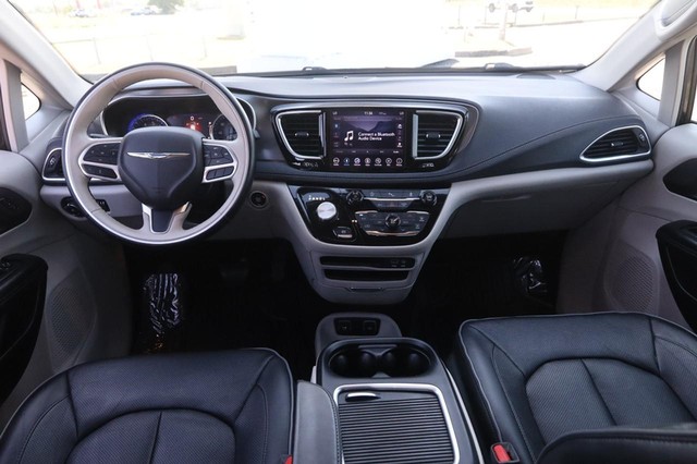 Chrysler Pacifica Vehicle Image 20