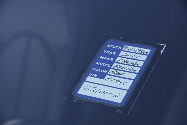Chrysler Pacifica Vehicle Image 28