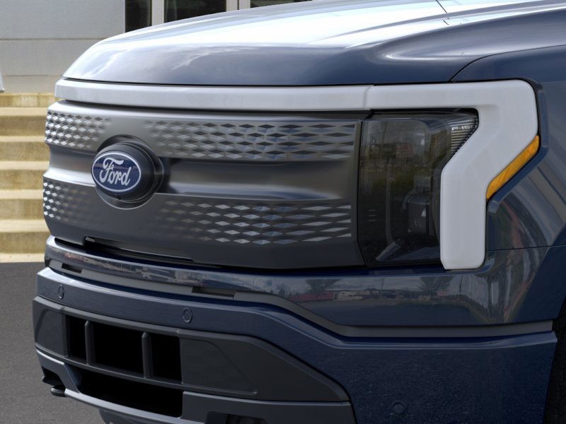 Ford F-150 Lightning Vehicle Full-screen Gallery Image 17