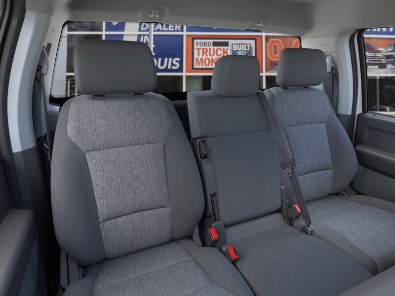 Ford Super Duty F-250 SRW Vehicle Full-screen Gallery Image 10