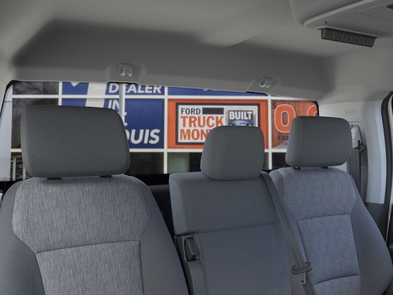 Ford Super Duty F-250 SRW Vehicle Full-screen Gallery Image 22