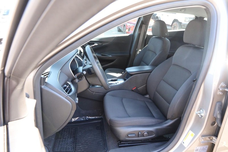 Chevrolet Malibu Vehicle Image 08