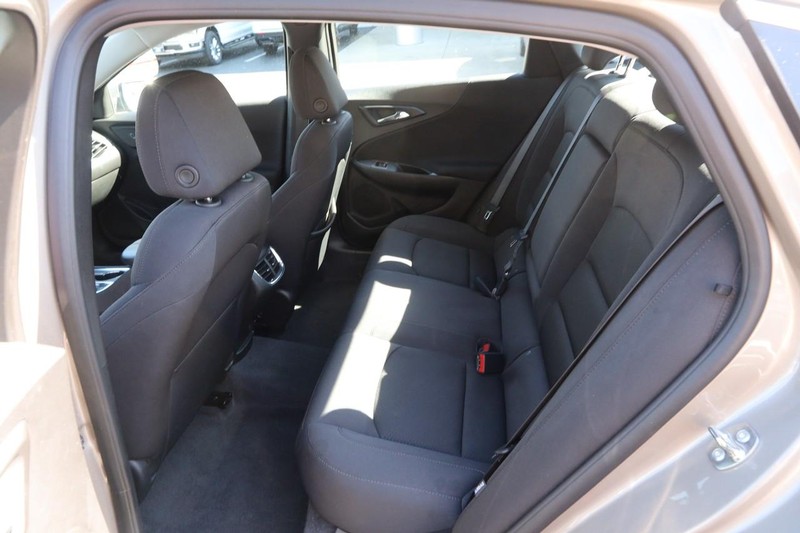 Chevrolet Malibu Vehicle Image 09