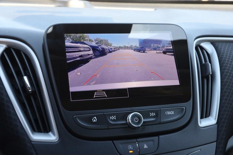 Chevrolet Malibu Vehicle Image 16