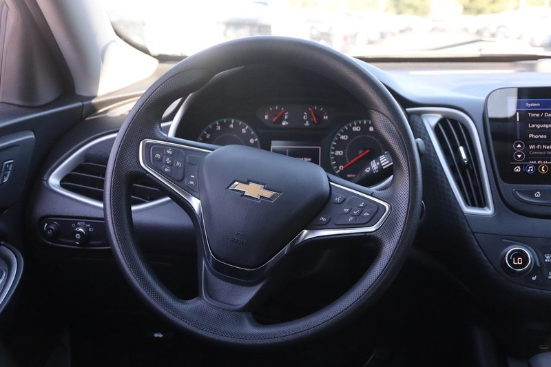 Chevrolet Malibu Vehicle Image 21