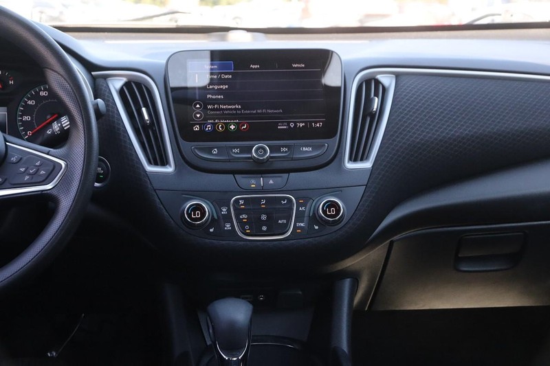 Chevrolet Malibu Vehicle Image 22