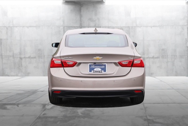 Chevrolet Malibu Vehicle Image 06